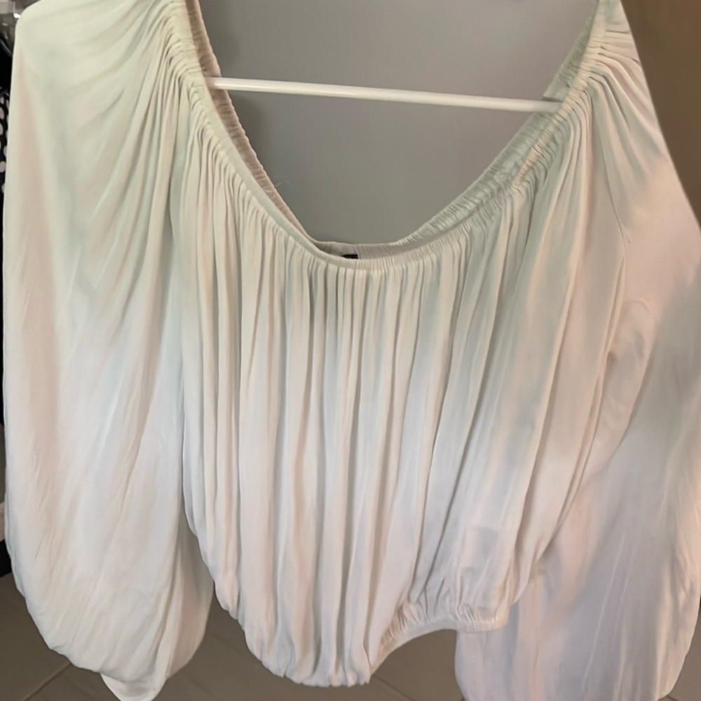 White beautiful forever21 crop top for summer